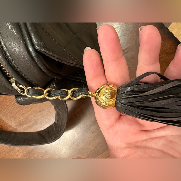 Black Chanel Vintage Crossbody - Picture 8 of 11